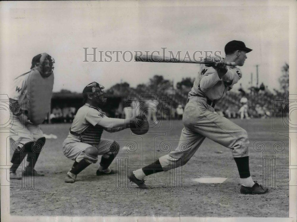 1937 Press Photo Senators Cecil Travis, practice batting during spring training. - Historic Images