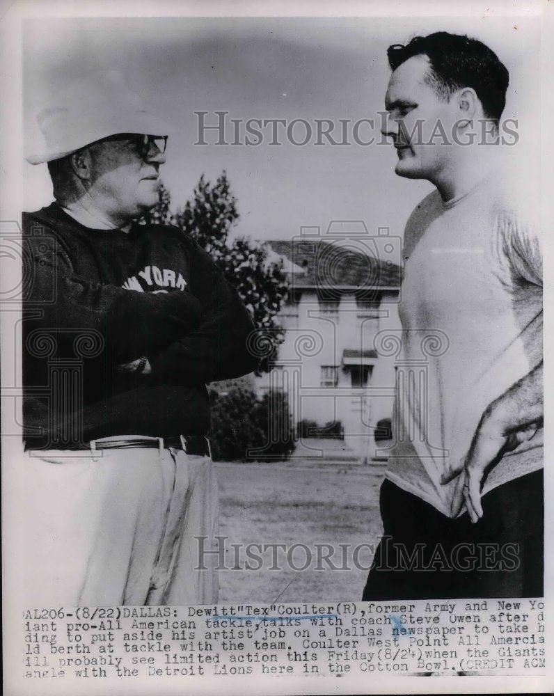 1951 Press Photo DeWitt &quot;Tex&quot; Coulterm NY Giant tackle &amp; coach Steve Owen - Historic Images