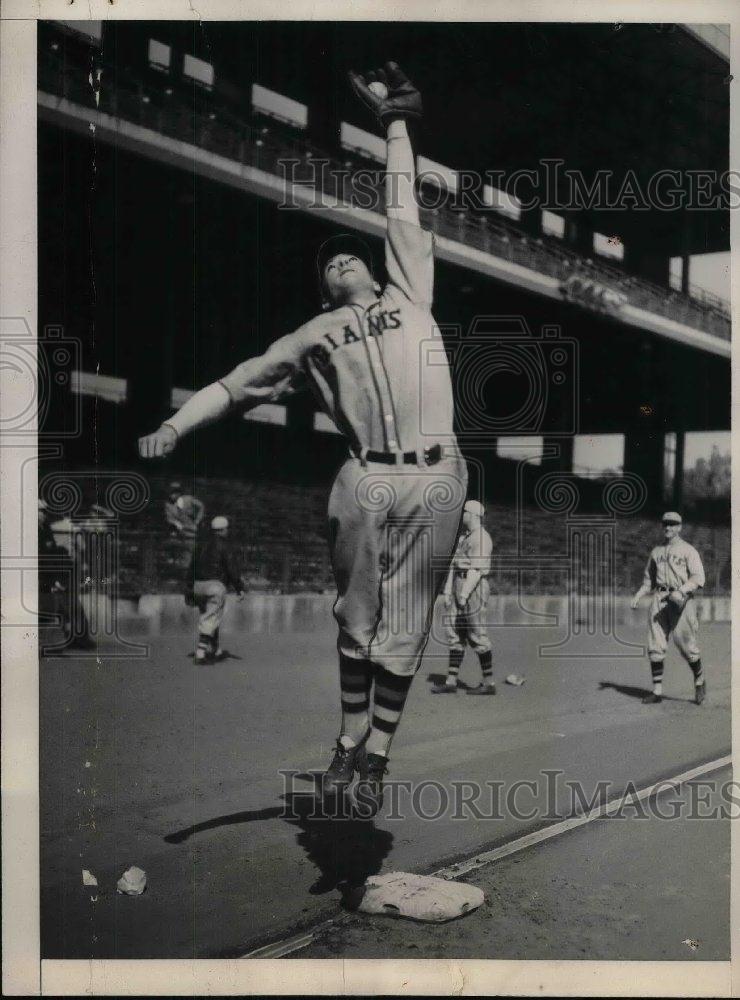 1932 Press Photo NY Giants' 3rd baseman star John Vergez at Wrigley Field - Historic Images