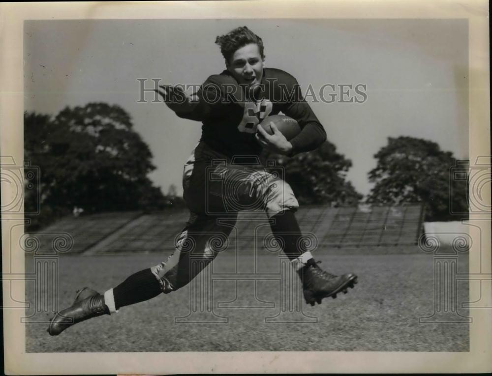1939 Press Photo a player running drills during practice. - nea13163 - Historic Images