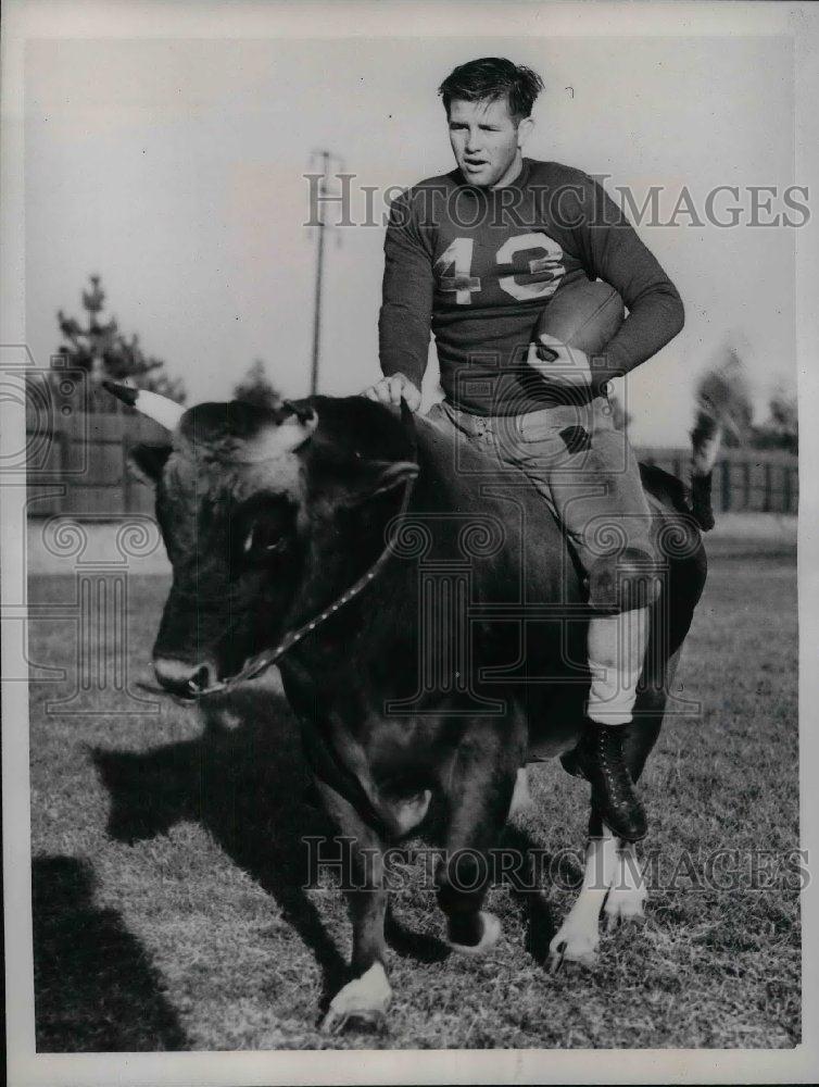 1937 Press Photo Jack Lyons, Football Player of the Loyola University in L.A. - Historic Images