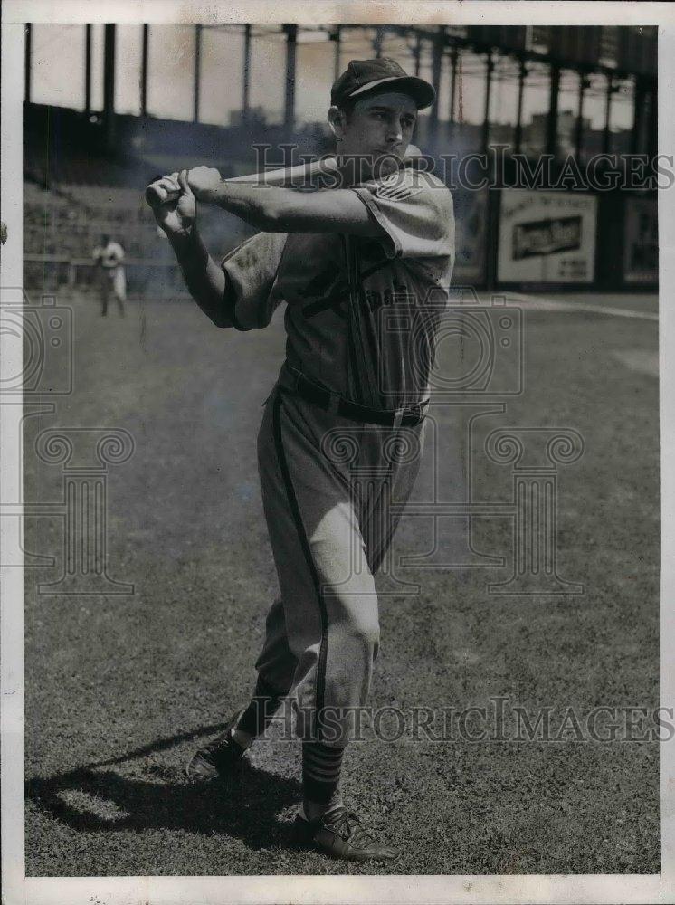 1943 Press Photo Harry Walker of St Louis Cardinals - nea08066 - Historic Images
