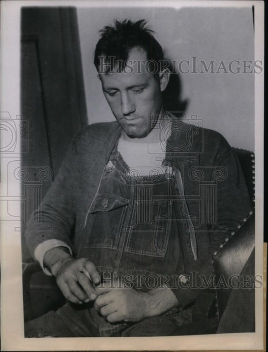 1943 Press Photo Pvt. Edward Beyer Being Arraigned In District Court - nea16455 - Historic Images