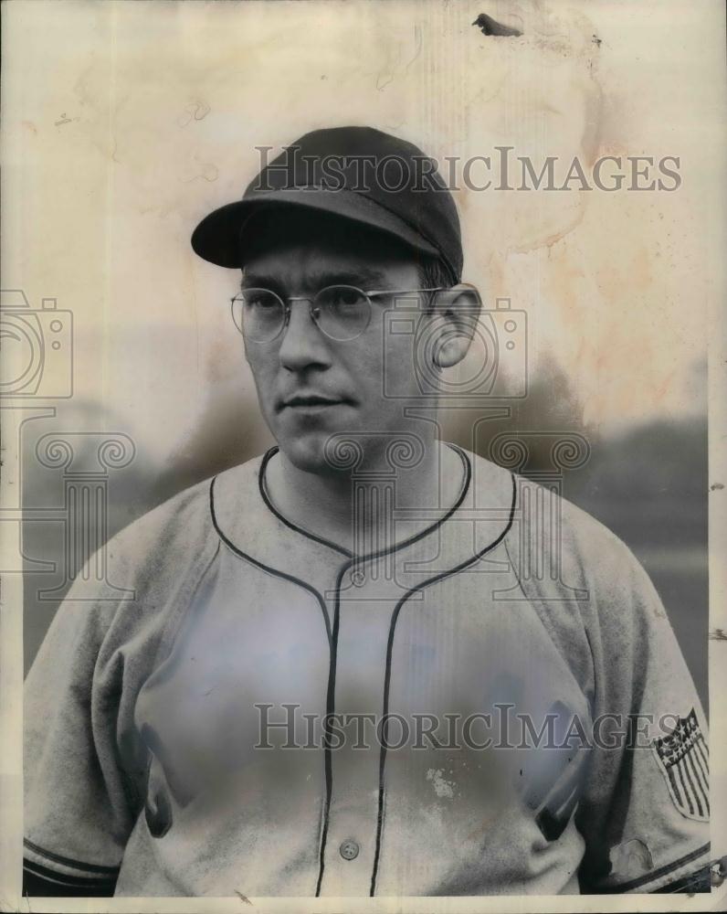 1944 Press Photo Edward Klieman pitcher for the Cleveland Indians - nea11796 - Historic Images