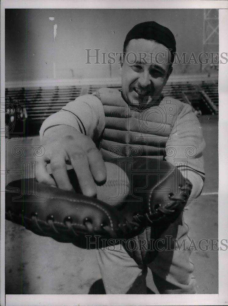1937 Press Photo Pirates catcher Alfred Todd at spring training - nea08084 - Historic Images
