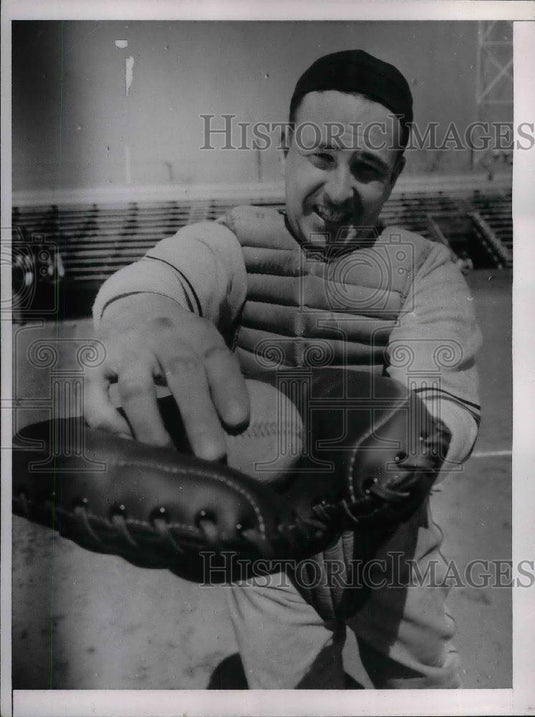 1937 Press Photo Pirates catcher Alfred Todd at spring training - nea08084 - Historic Images