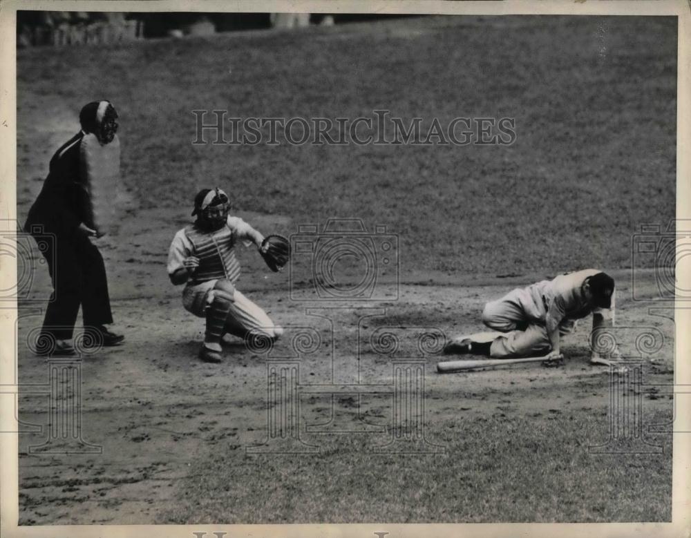 1944 Press Photo Washington Senators Myles Layne & Yankee Atley Donald - Historic Images