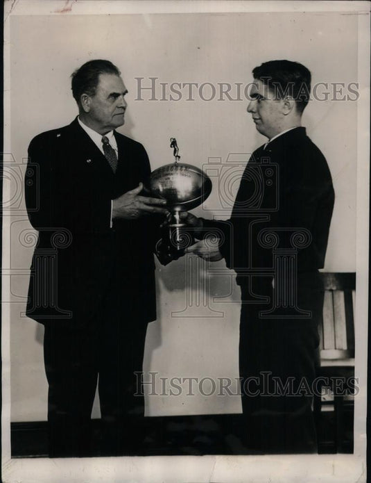 1933 Press Photo Veteran Coach Glenn Warner welcomed to Temple University. - Historic Images