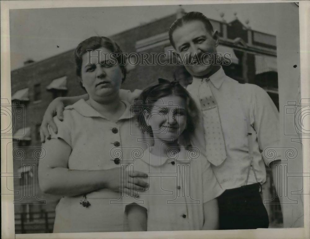1939 Press Photo Mr &amp; Mrs Benjamin Jander &amp; Daughter Florence - nea16486 - Historic Images