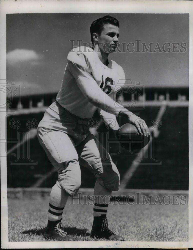 1949 Press Photo Pete Doreset Quarterback Cornell University Football Team - Historic Images