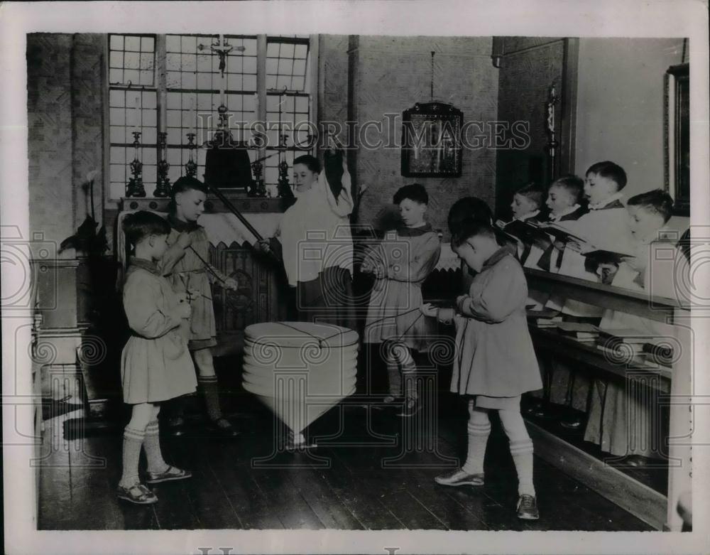 1936 Press Photo Whipping Out Ceremony Held In Chapel OF St Mary - nea16141 - Historic Images