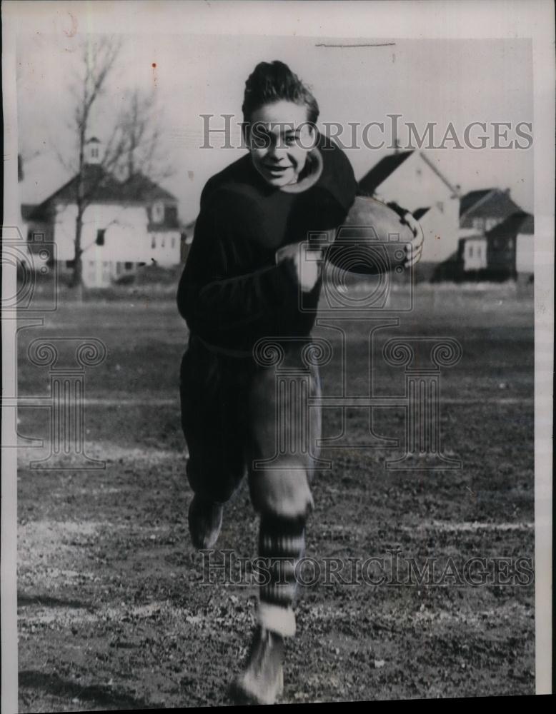 1937 Press Photo High School Football Player Harvard Yale Brown On Field - Historic Images