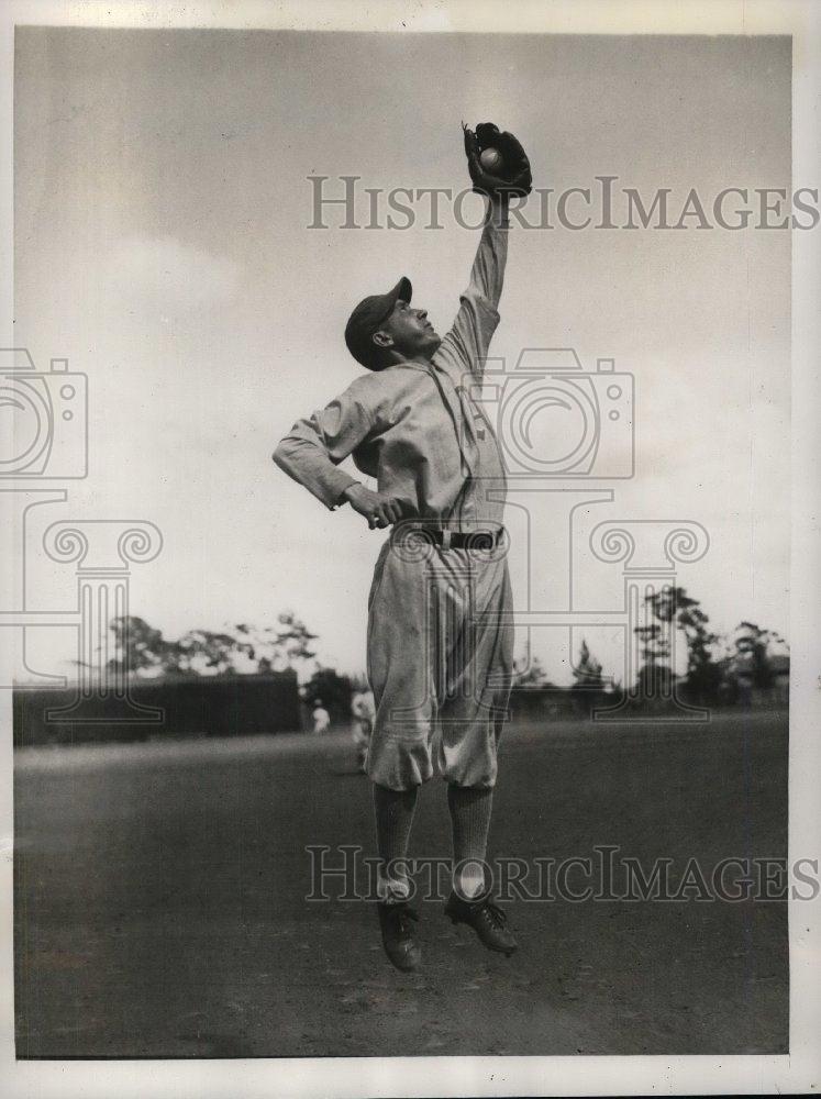 1934 Press Photo Athletics Infielder Harold Warsler Catches Ball At Training - Historic Images