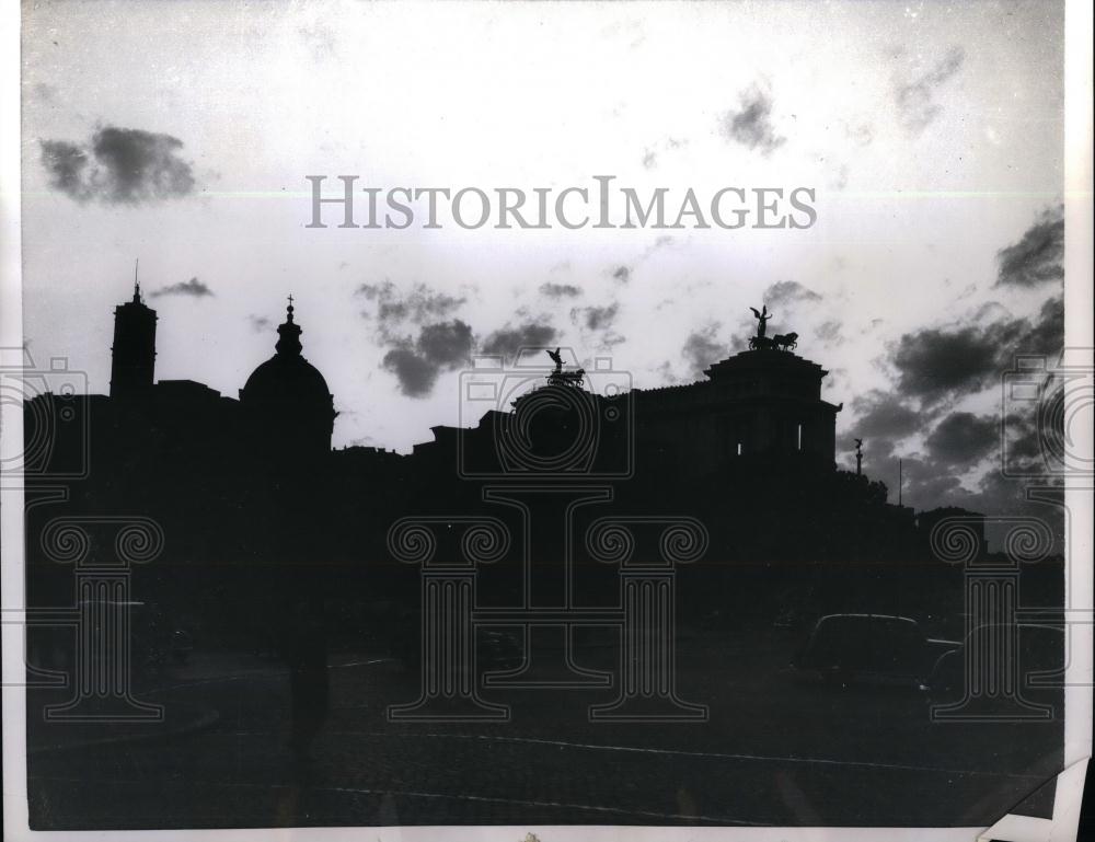 1955 Press Photo silhouette of Victor Emanual Memorial Bldg. in Eternal City - Historic Images