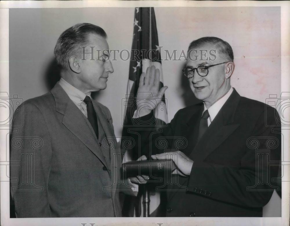 1951 Press Photo Eric Johnson Swears in Judge Justin Miller to chairman Salary - Historic Images