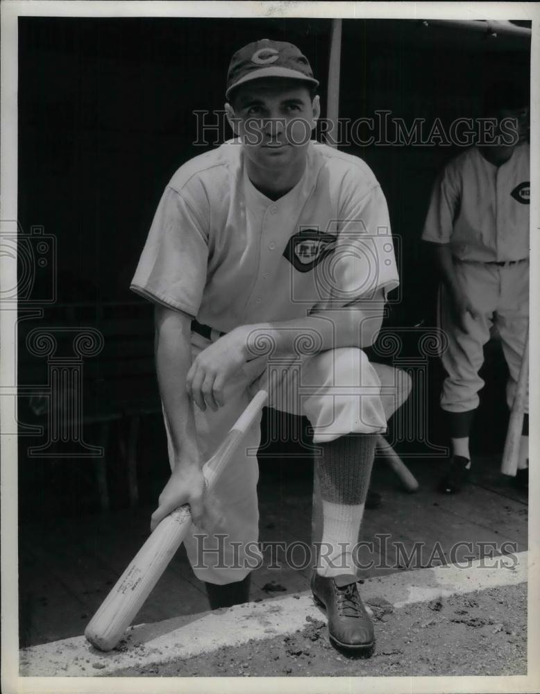 1938 Press Photo Lew Riggs Third Baseman Cincinnati Reds MLB Baseball Team - Historic Images