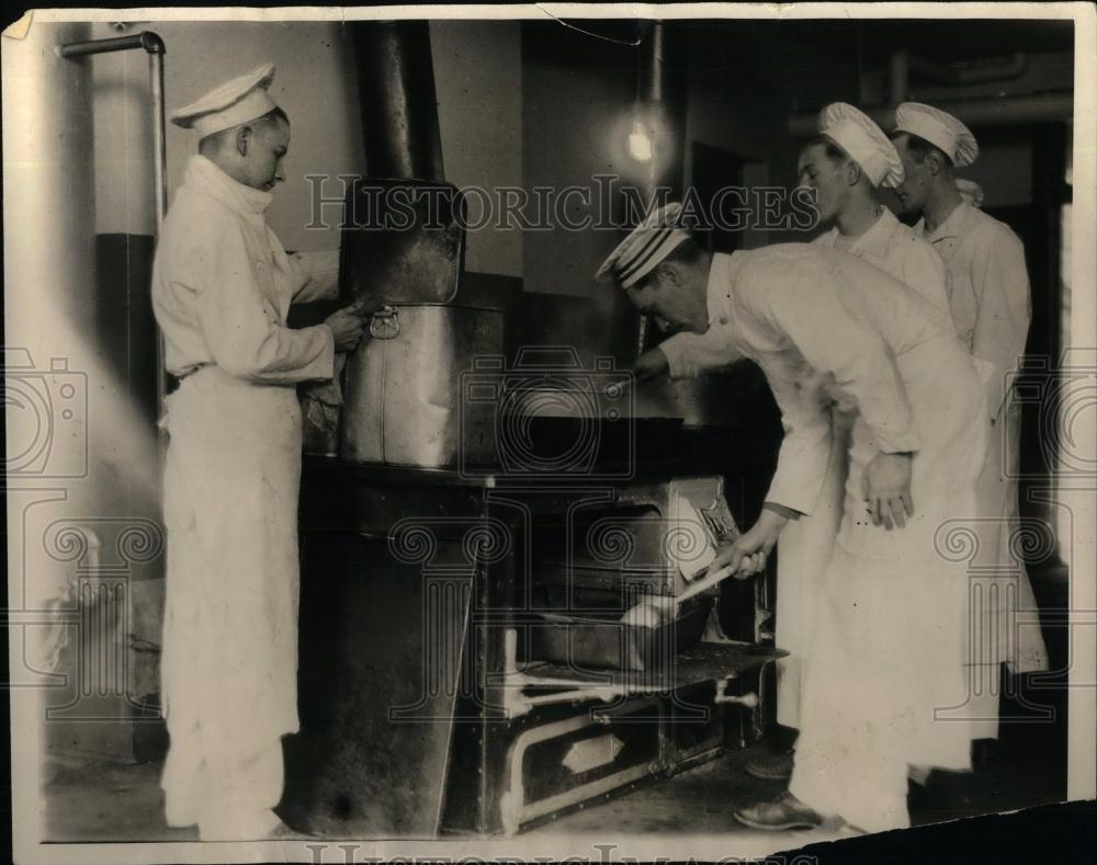 1929 Press Photo Cooks Attend Classes At Culinary School - nea16514 - Historic Images