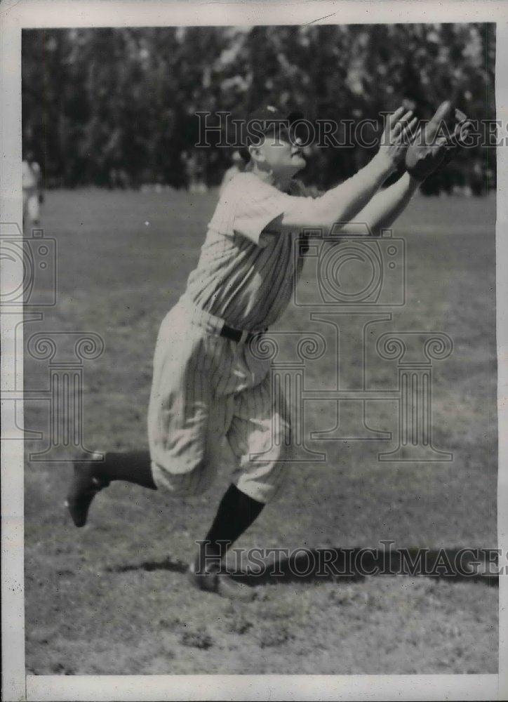 1936 Press Photo Alvin Powell of Yankees at Huggins Field during Training. - Historic Images