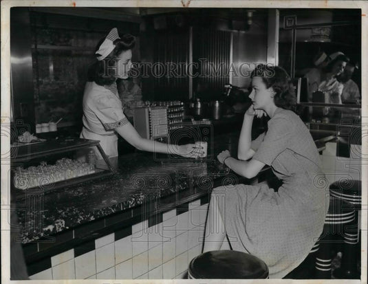 1943 Press Photo Fiction Lucky Penny Chapter 2 - Historic Images