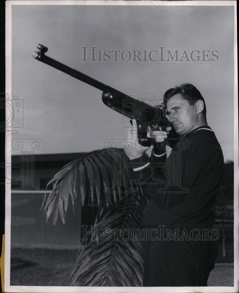 1954 Press Photo Vassily Borisov, Russian shooter at World Shooting Championship - Historic Images
