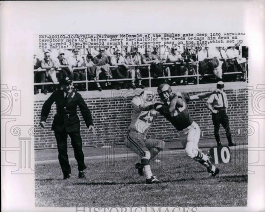 1961 Press Photo Tommy McDonald of Eagles, Jerry Norton of Cardinals - nea11142 - Historic Images