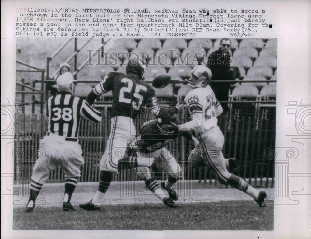 1962 Press Photo Lions Pat Studstil vs Vikings Billy Butler, Milt Plum - Historic Images