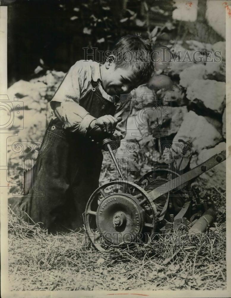 1929 Press Photo Child Prepares Lawnmower For First Spring Cut - nea17274 - Historic Images