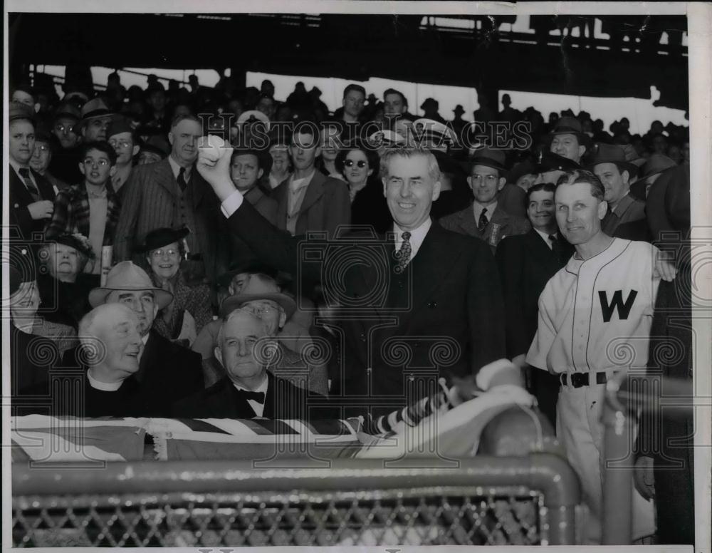 1944 Press Photo Griffith Stadium,Archbishop C Forster,Sen T Connally - Historic Images