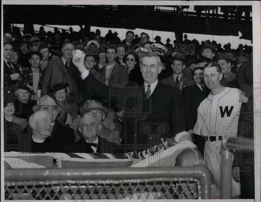 1944 Press Photo Griffith Stadium,Archbishop C Forster,Sen T Connally - Historic Images