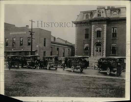 1921 Press Photo kids bused to Greenfield to see "The Old Swimmin' Hole" film - Historic Images