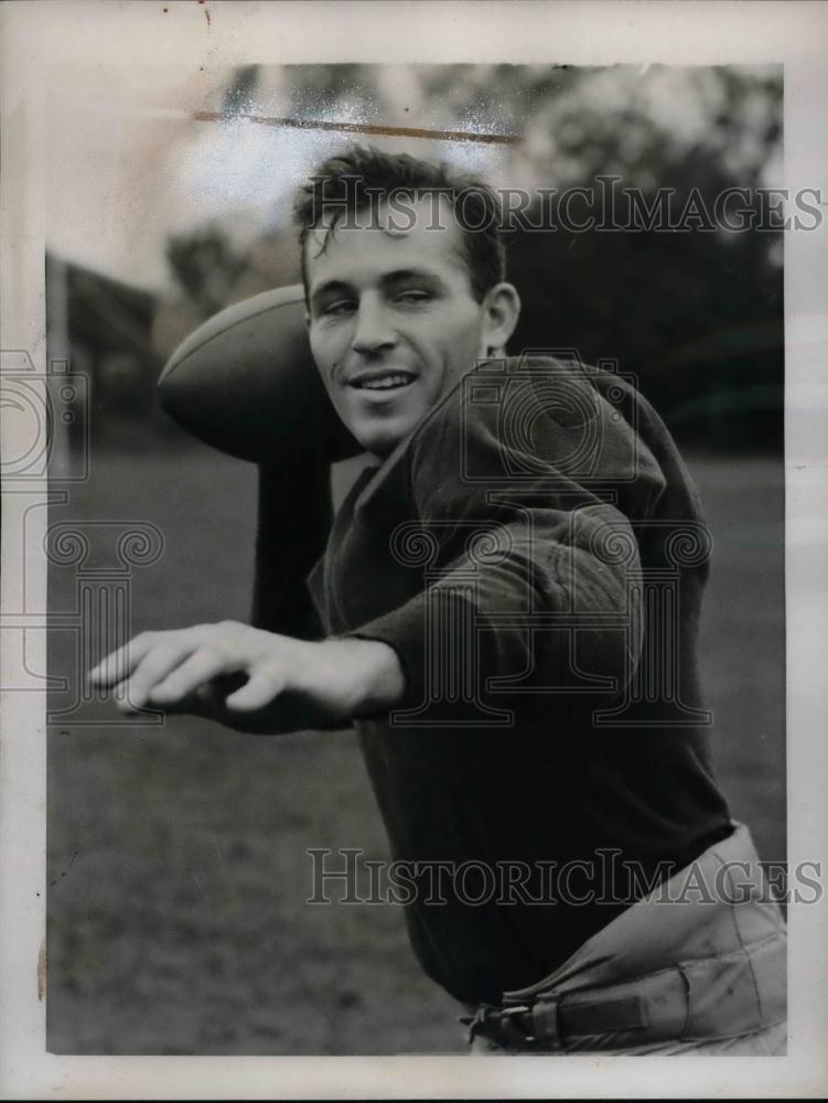 1938 Press Photo Yale University Football Player Albert S. Wilson Jr. On Field - Historic Images