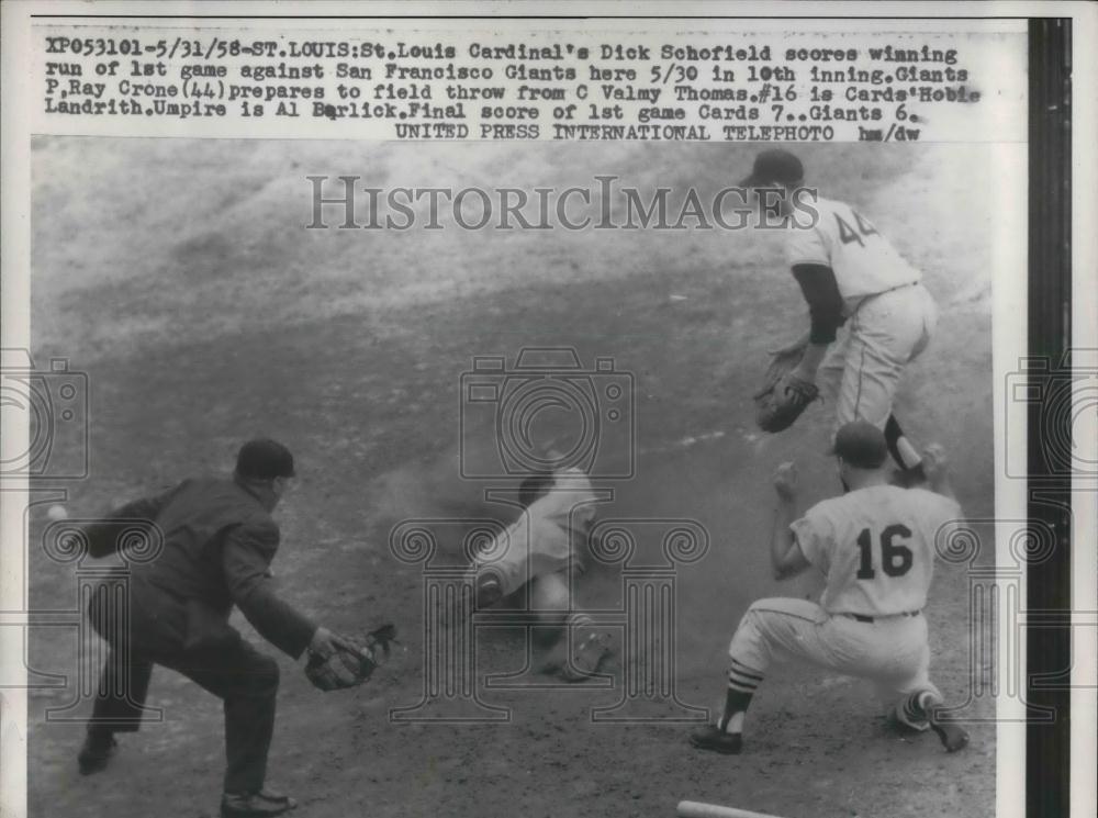 1958 Press Photo Dick Schofield of Cardinals scores at first against SF Giants. - Historic Images