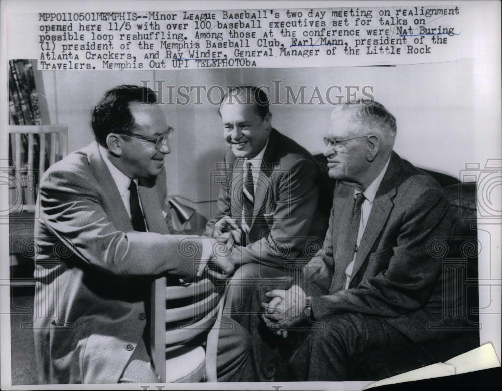 1958 Press Photo Buring Mann Winder At Annual Baseball Meeting - nea17947 - Historic Images
