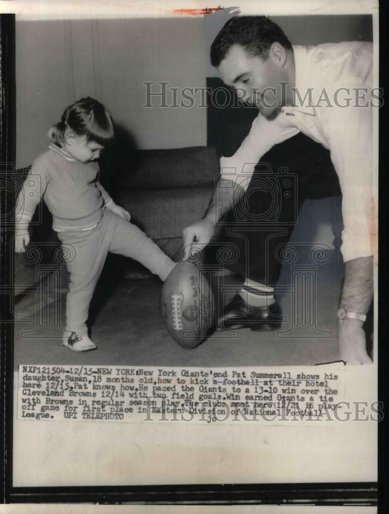 1958 Press Photo New York Giants End Pat Summerall &amp; Daughter Susan - nea18067 - Historic Images
