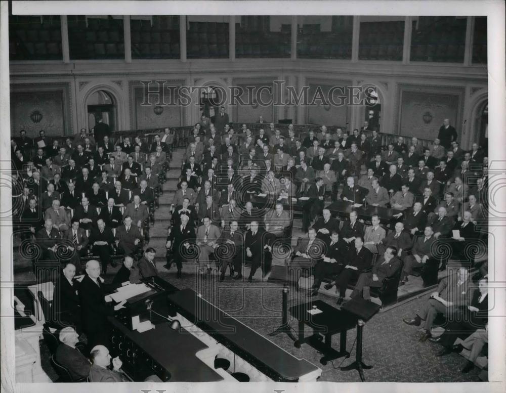 1947 Press Photo Rep. Roy Woodruff at Republican Caucus at House Chamber in DC - Historic Images