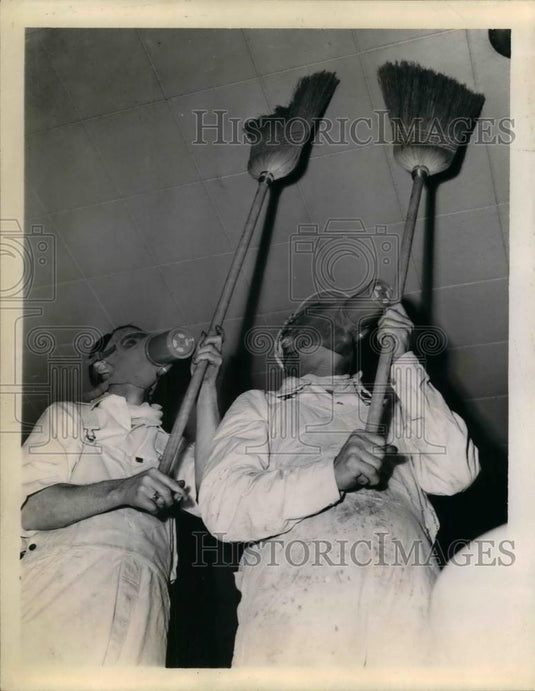 Press Photo James Powers & Pete Barclay - nea17414 - Historic Images
