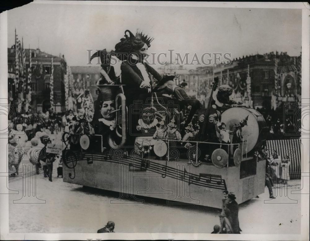 1933 Press Photo Carnival scene on the French Riveria at Nice - nea17051 - Historic Images