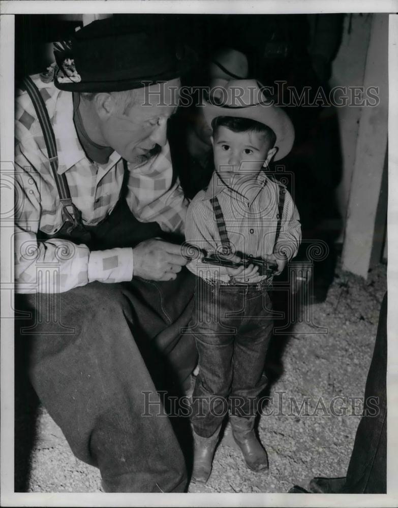1947 Press Photo Ft. Worth Texas George Mills Clyde Russell Burk Rodeo - Historic Images