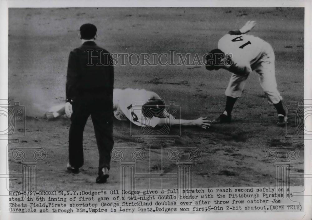 1951 Press Photo Dodgers&#39; Gil Hodges slides into 2nd, George Strickland, Pirates - Historic Images
