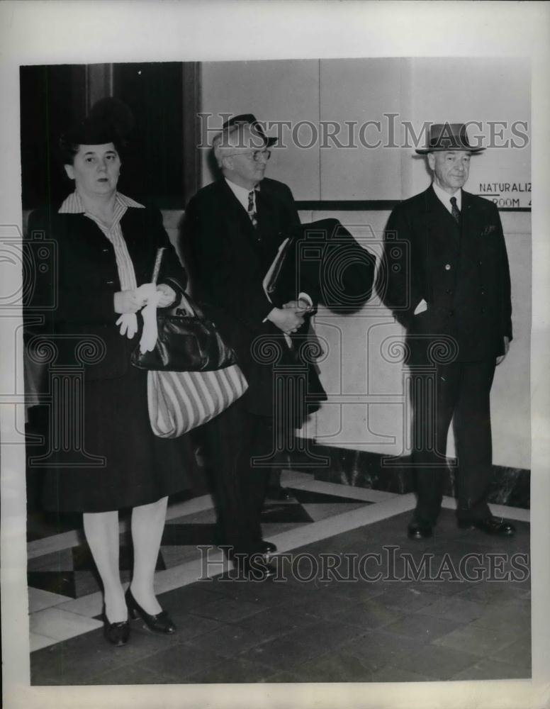 1945 Press Photo Judge Donald Johnson And Father Arnold Johnson - nea17370 - Historic Images