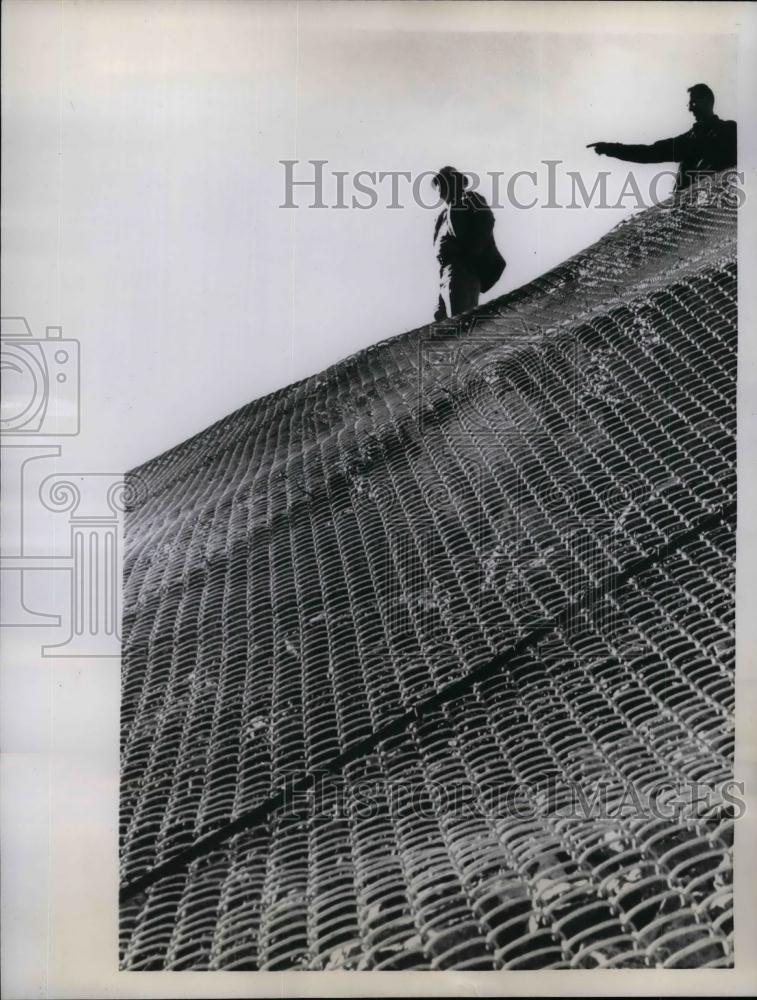 1957 Press Photo Engineers John Kunkel, Wayne Lowell, at Swift Dam, Cougar, WA - Historic Images