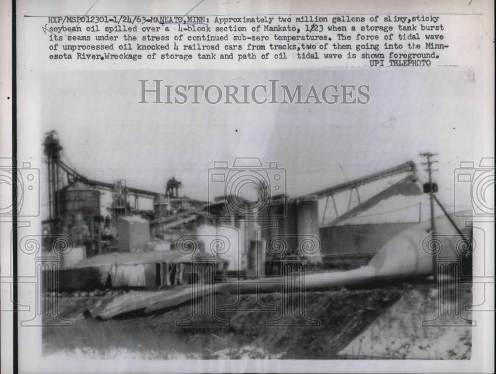 1983 Press Photo 2 Million Gallons of Slimy Sticky Oil in Mankato - nea22768 - Historic Images