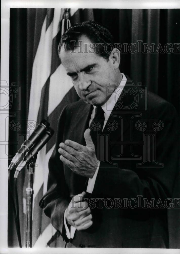 1969 Press Photo President Richard Nixon At Microphones - nea23992 - Historic Images