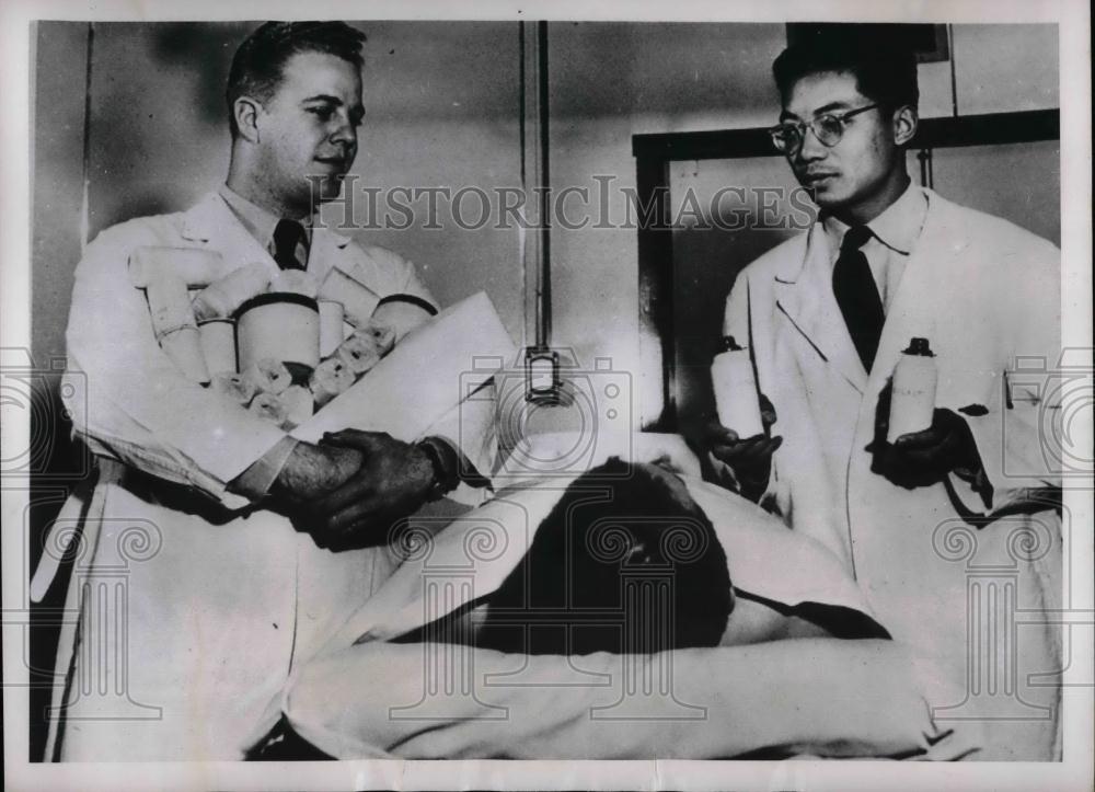 1952 Press Photo Air Force Doctors Daniel Choy &amp; James Edwards - nea23273 - Historic Images