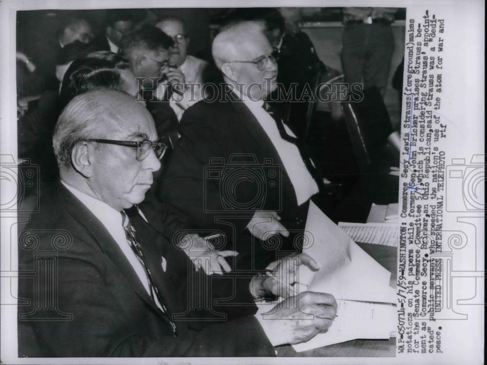 1959 Press Photo Sen. John Bricker Praises Lewis Strauss Before Senate Meeting - Historic Images