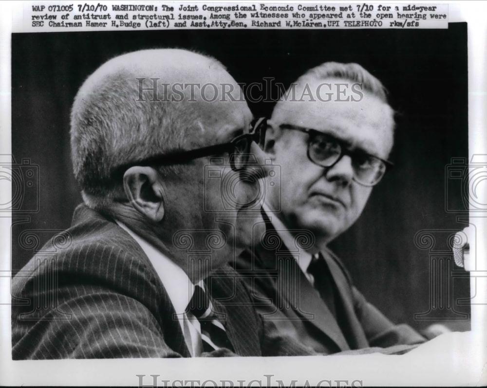1970 Press Photo SEC chairman Hamer Budge &amp; Asst AG Richard McLaren - nea21083 - Historic Images