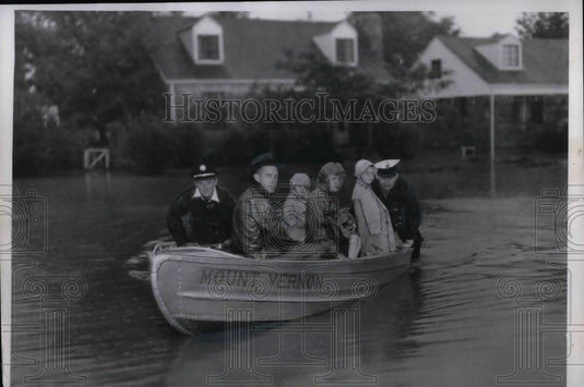 1955 Press Photo Mr & Mrs Thomas Hughes & Their Children - nea27381 - Historic Images