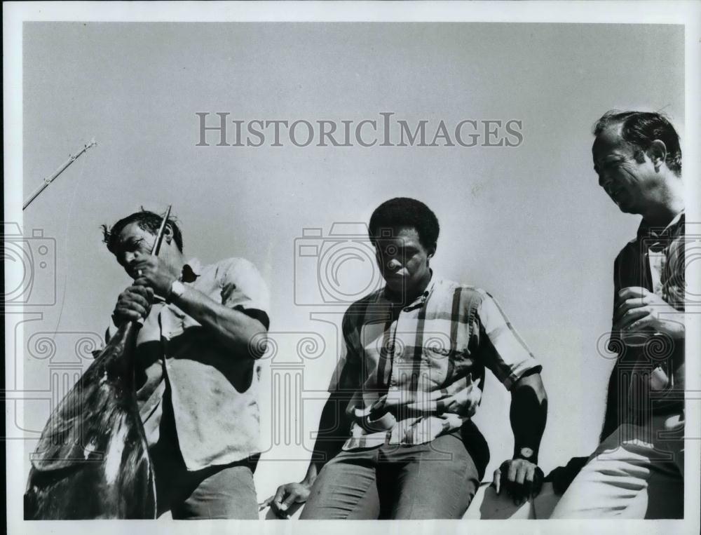 1970 Press Photo Gale Sayers, Pete Rozelle on &quot;The American Sportsman&quot; - Historic Images