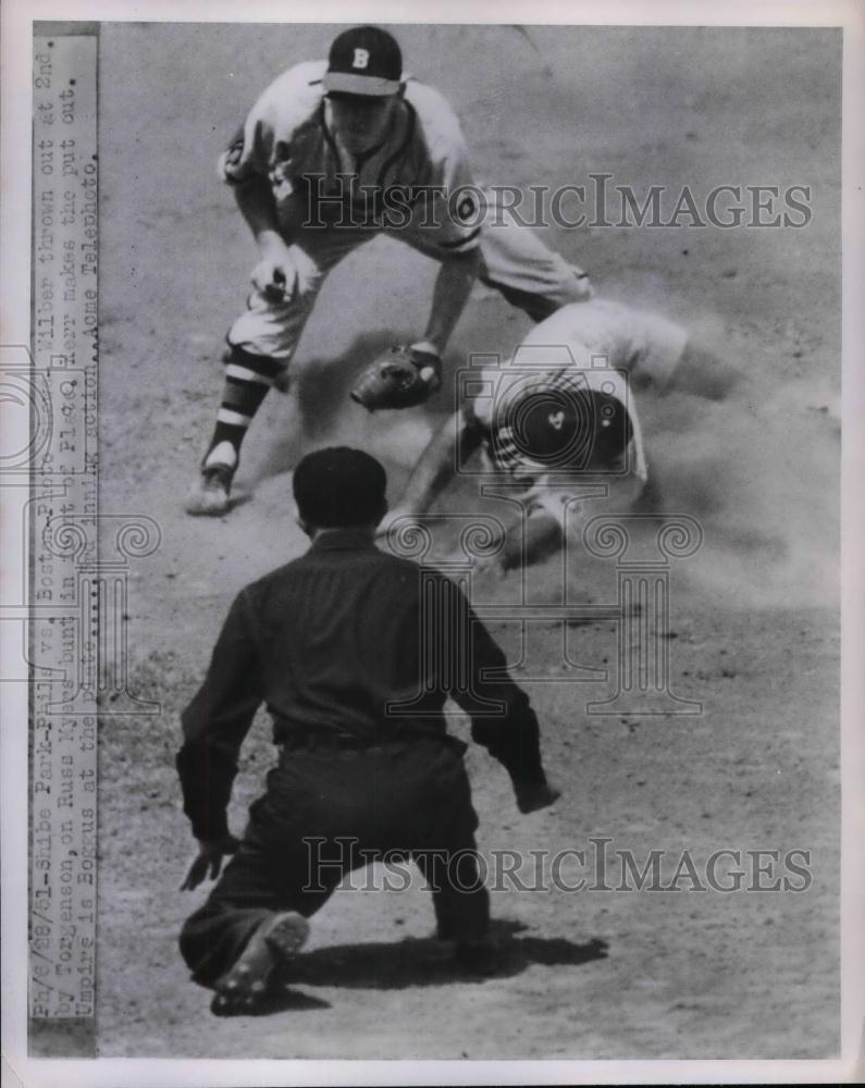 1961 Press Photo Wilber Thrown Out by Togenson Phillies Vs Boston Red Sox - Historic Images