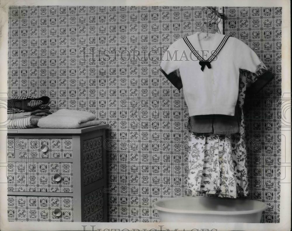 1962 Press Photo Clothes Hangar - nea23293 - Historic Images